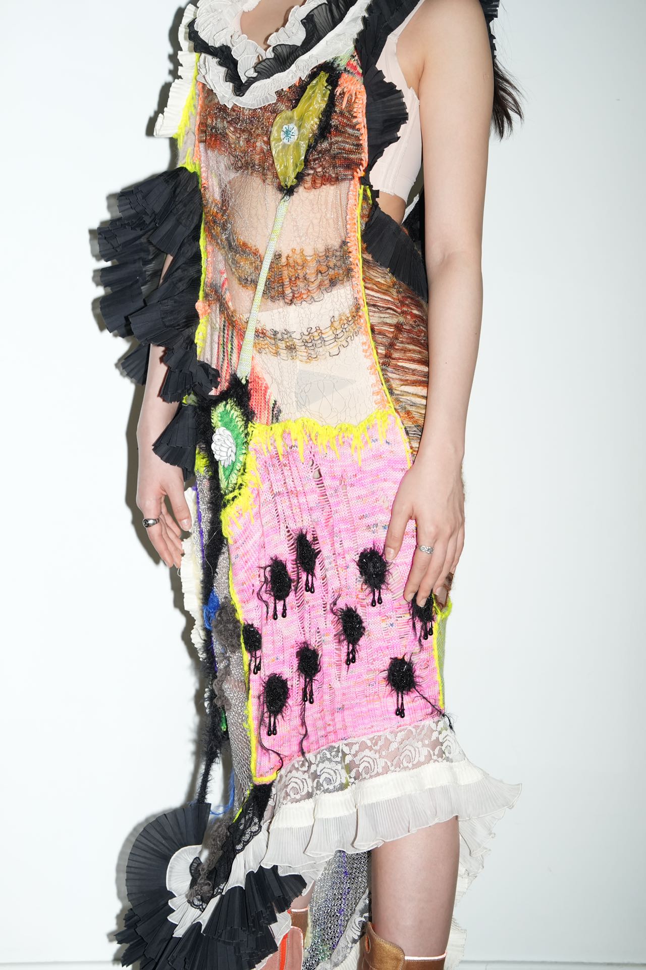 Hand-Knitted Multicolor Ruffles Dress 手工针织多色花边雕塑连衣裙