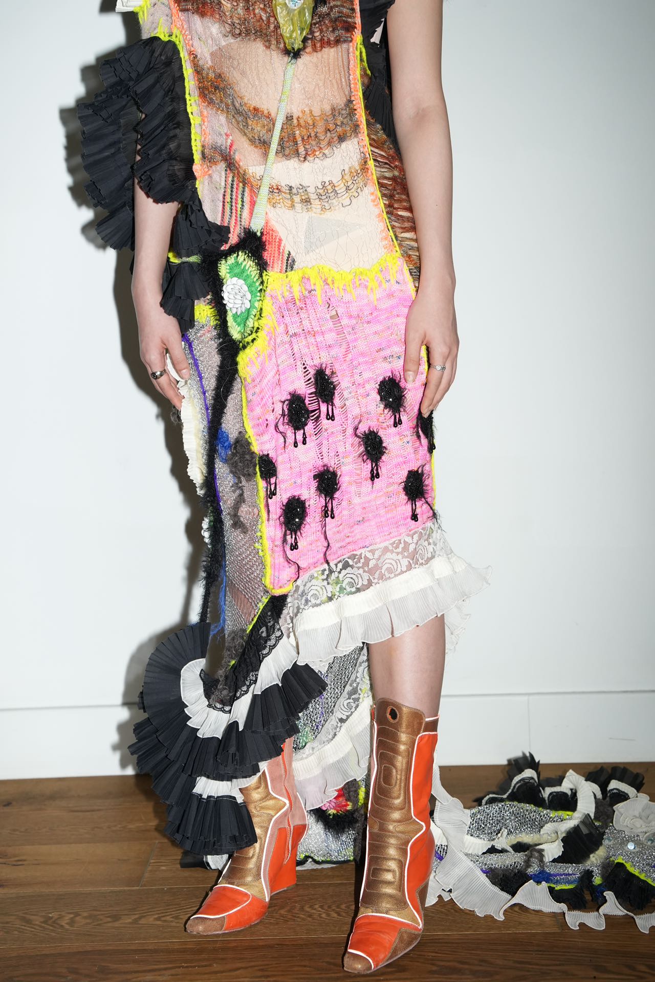 Hand-Knitted Multicolor Ruffles Dress 手工针织多色花边雕塑连衣裙