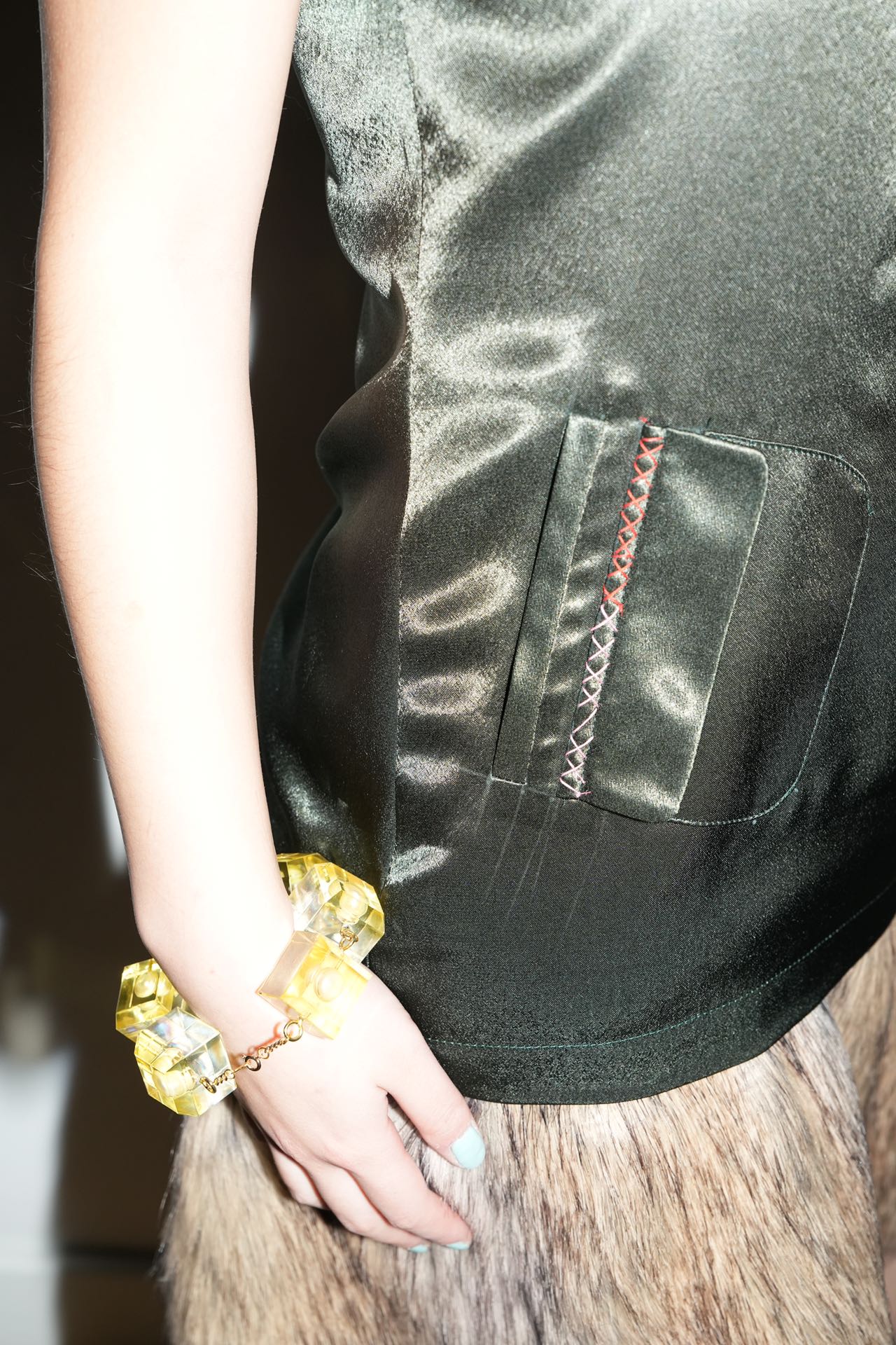 Faux Fur Panel Badge Dress 仿毛拼接徽章连衣裙