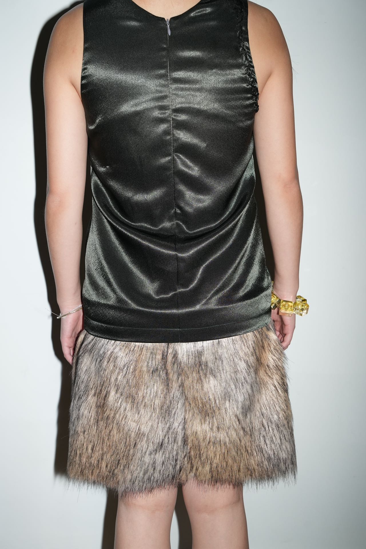 Faux Fur Panel Badge Dress 仿毛拼接徽章连衣裙