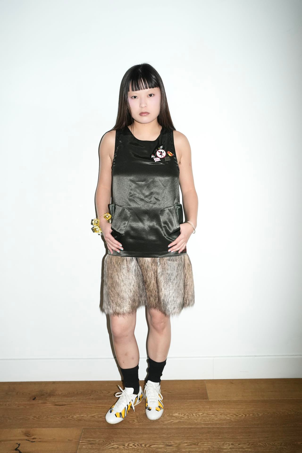 Faux Fur Panel Badge Dress 仿毛拼接徽章连衣裙