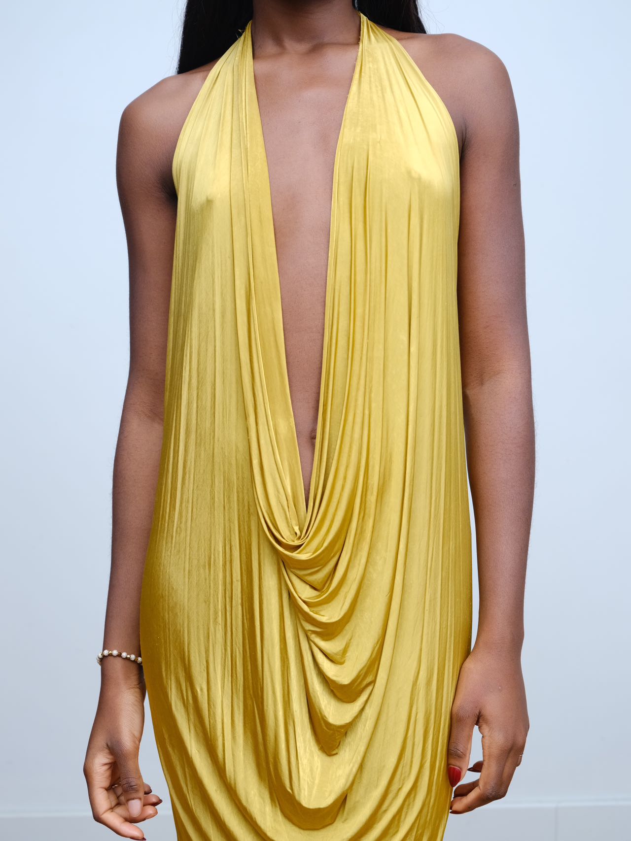 Gold Draped Silk Jersey Dress & Metallic-Edged Hooded Cape Set 金色垂坠丝绸连衣裙+金属边丝绸兜帽斗篷套装