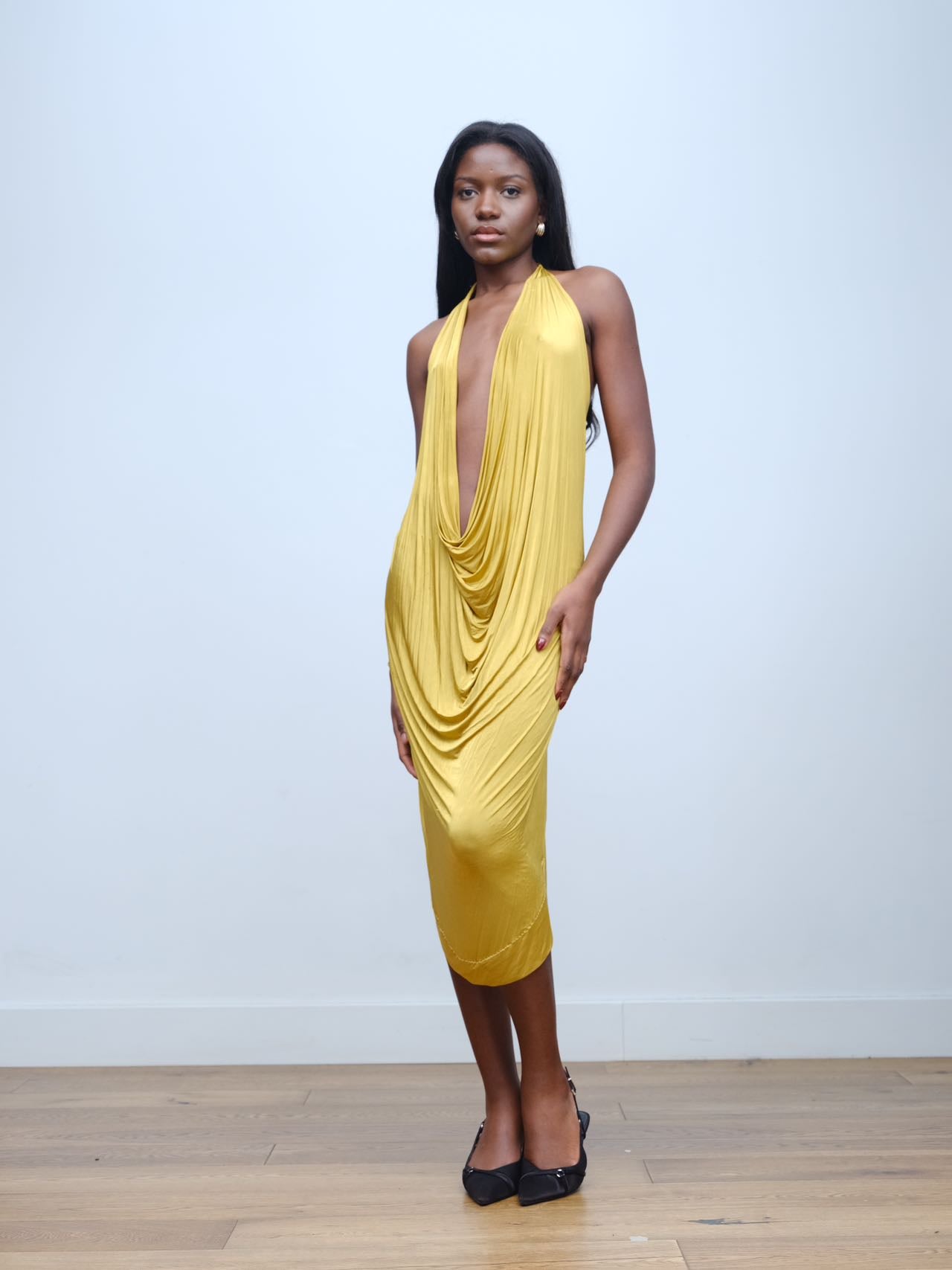 Gold Draped Silk Jersey Dress & Metallic-Edged Hooded Cape Set 金色垂坠丝绸连衣裙+金属边丝绸兜帽斗篷套装