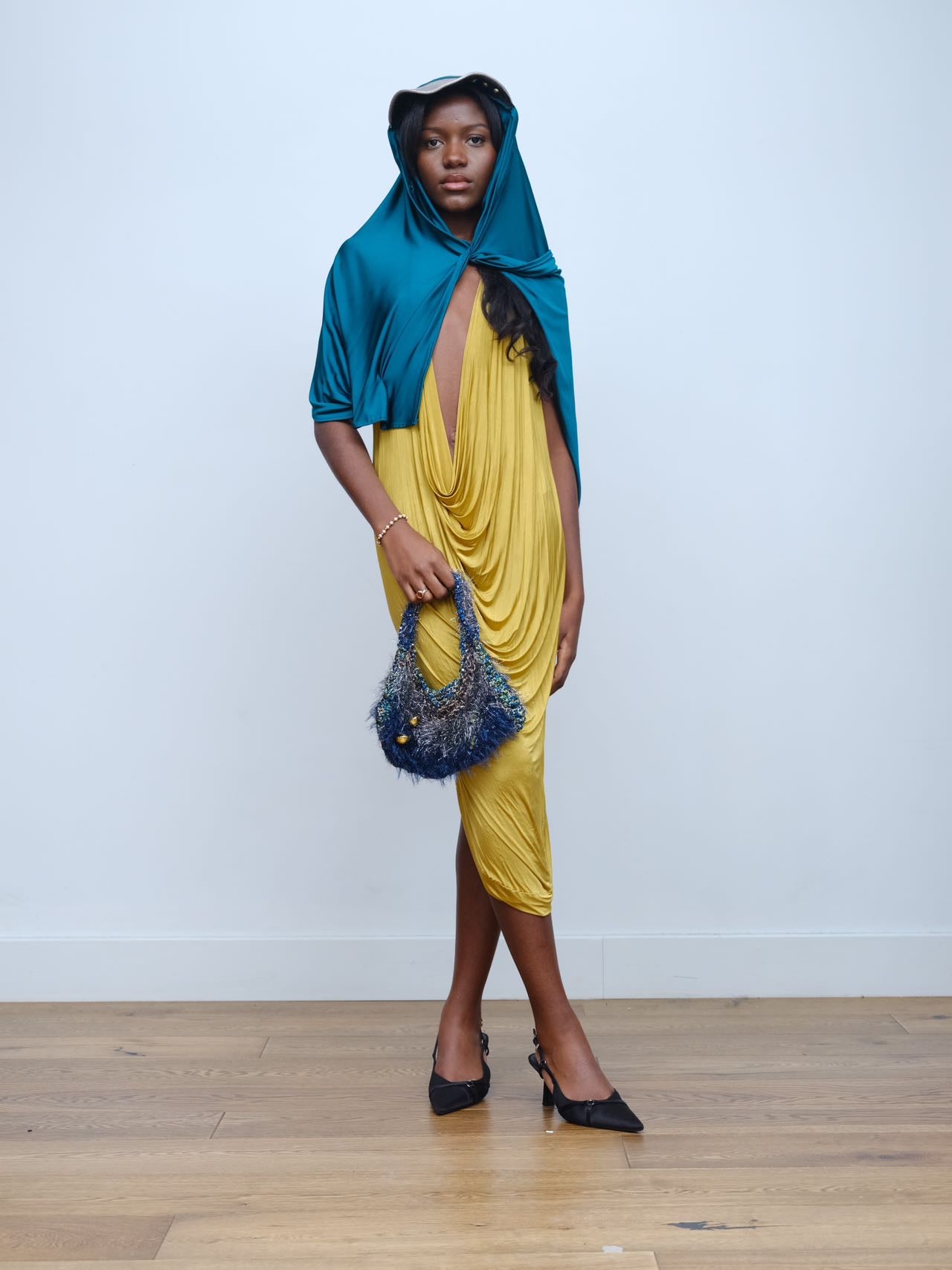 Gold Draped Silk Jersey Dress & Metallic-Edged Hooded Cape Set 金色垂坠丝绸连衣裙+金属边丝绸兜帽斗篷套装