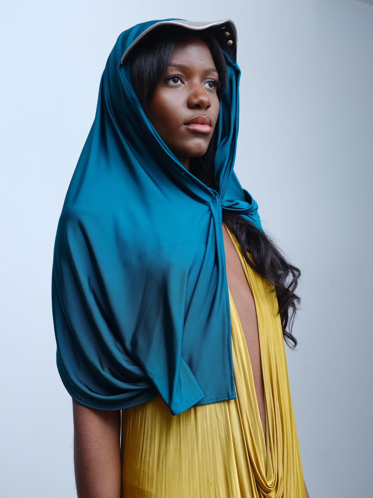 Gold Draped Silk Jersey Dress & Metallic-Edged Hooded Cape Set 金色垂坠丝绸连衣裙+金属边丝绸兜帽斗篷套装