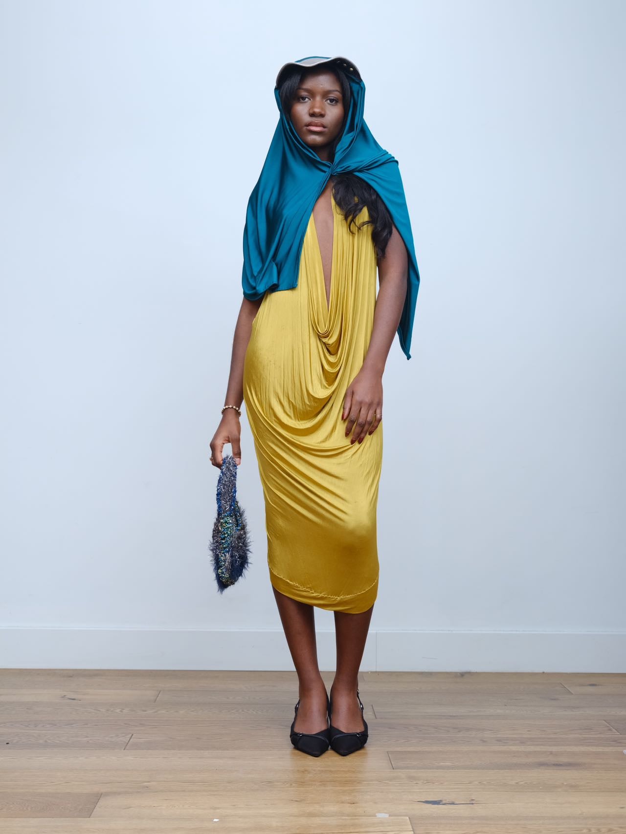Gold Draped Silk Jersey Dress & Metallic-Edged Hooded Cape Set 金色垂坠丝绸连衣裙+金属边丝绸兜帽斗篷套装