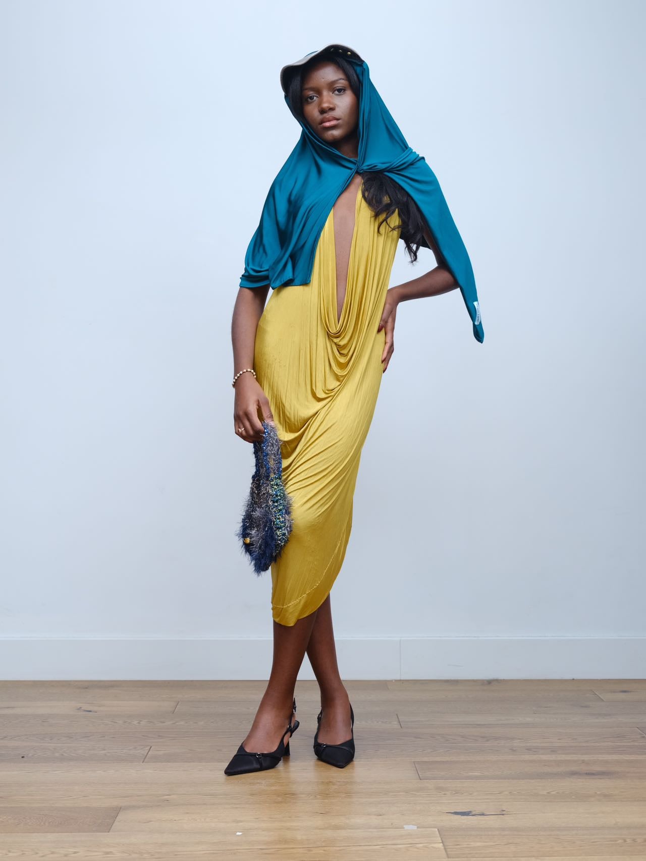 Gold Draped Silk Jersey Dress & Metallic-Edged Hooded Cape Set 金色垂坠丝绸连衣裙+金属边丝绸兜帽斗篷套装