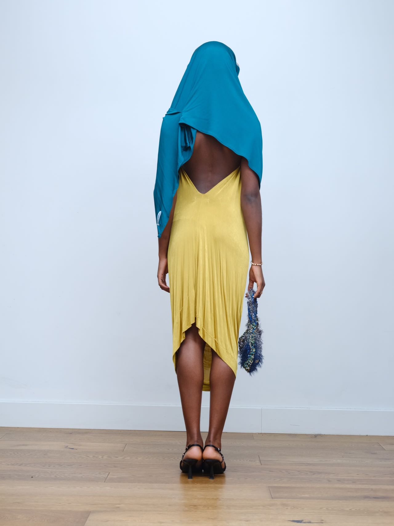 Gold Draped Silk Jersey Dress & Metallic-Edged Hooded Cape Set 金色垂坠丝绸连衣裙+金属边丝绸兜帽斗篷套装