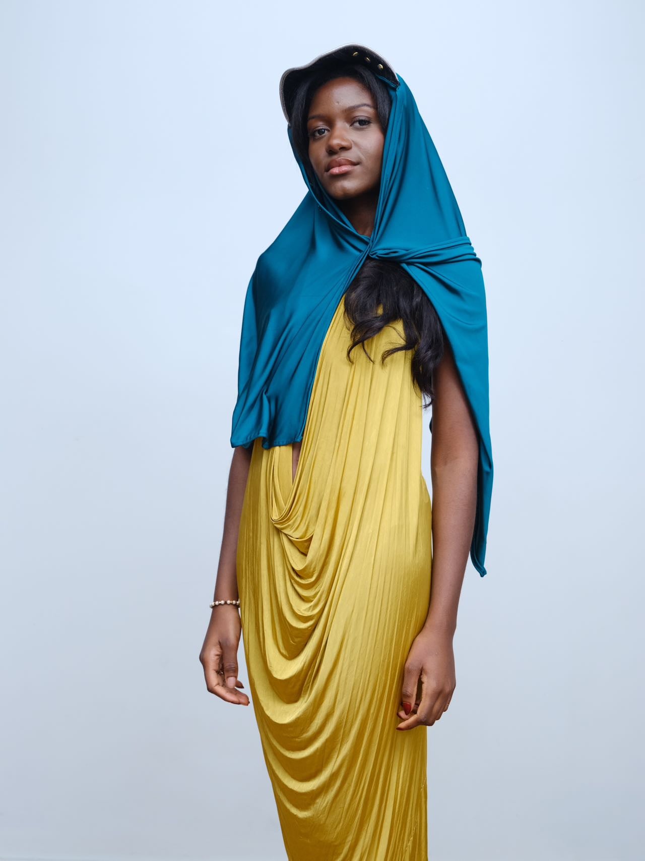 Gold Draped Silk Jersey Dress & Metallic-Edged Hooded Cape Set 金色垂坠丝绸连衣裙+金属边丝绸兜帽斗篷套装