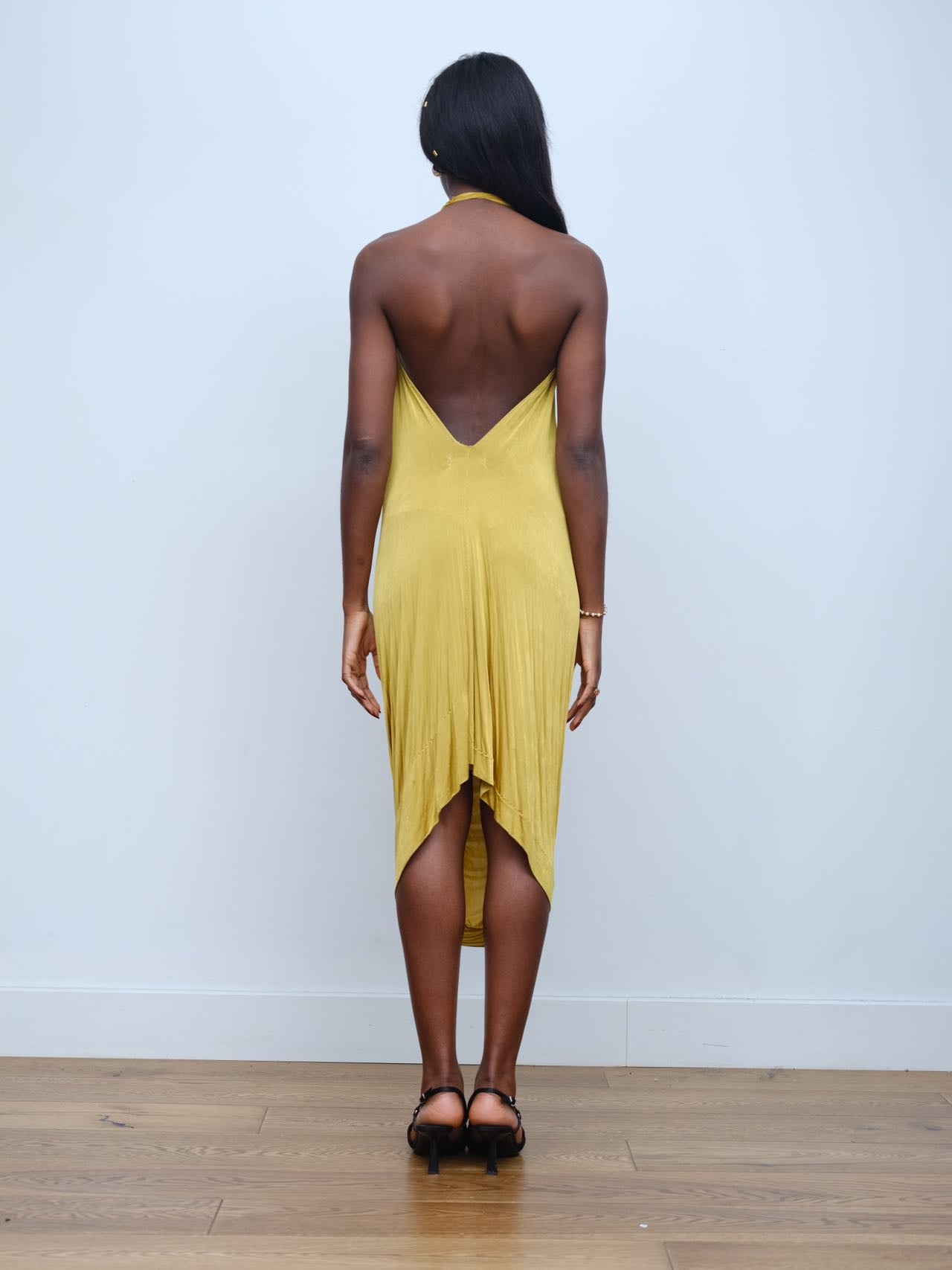 Gold Draped Silk Jersey Dress & Metallic-Edged Hooded Cape Set 金色垂坠丝绸连衣裙+金属边丝绸兜帽斗篷套装