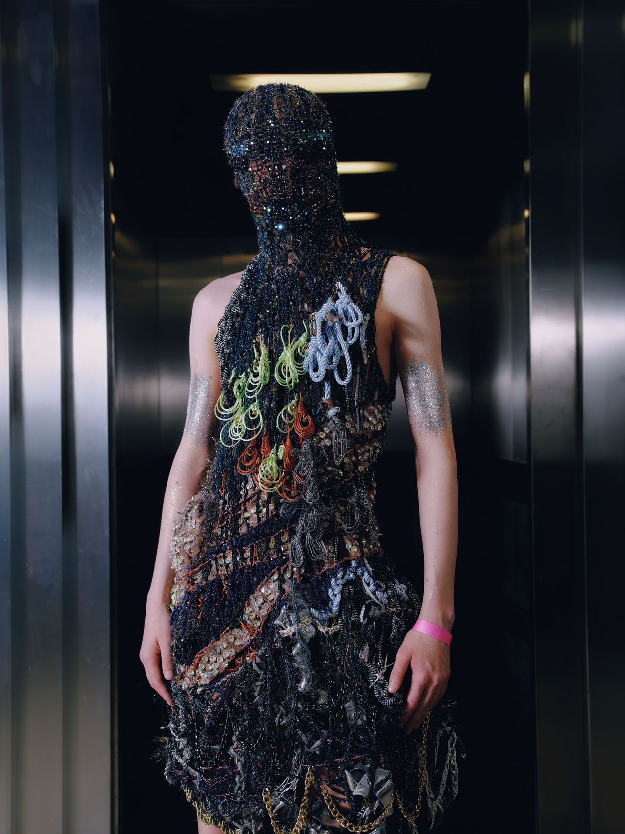 Look 6: Masked Reclaimer / 面网回收者