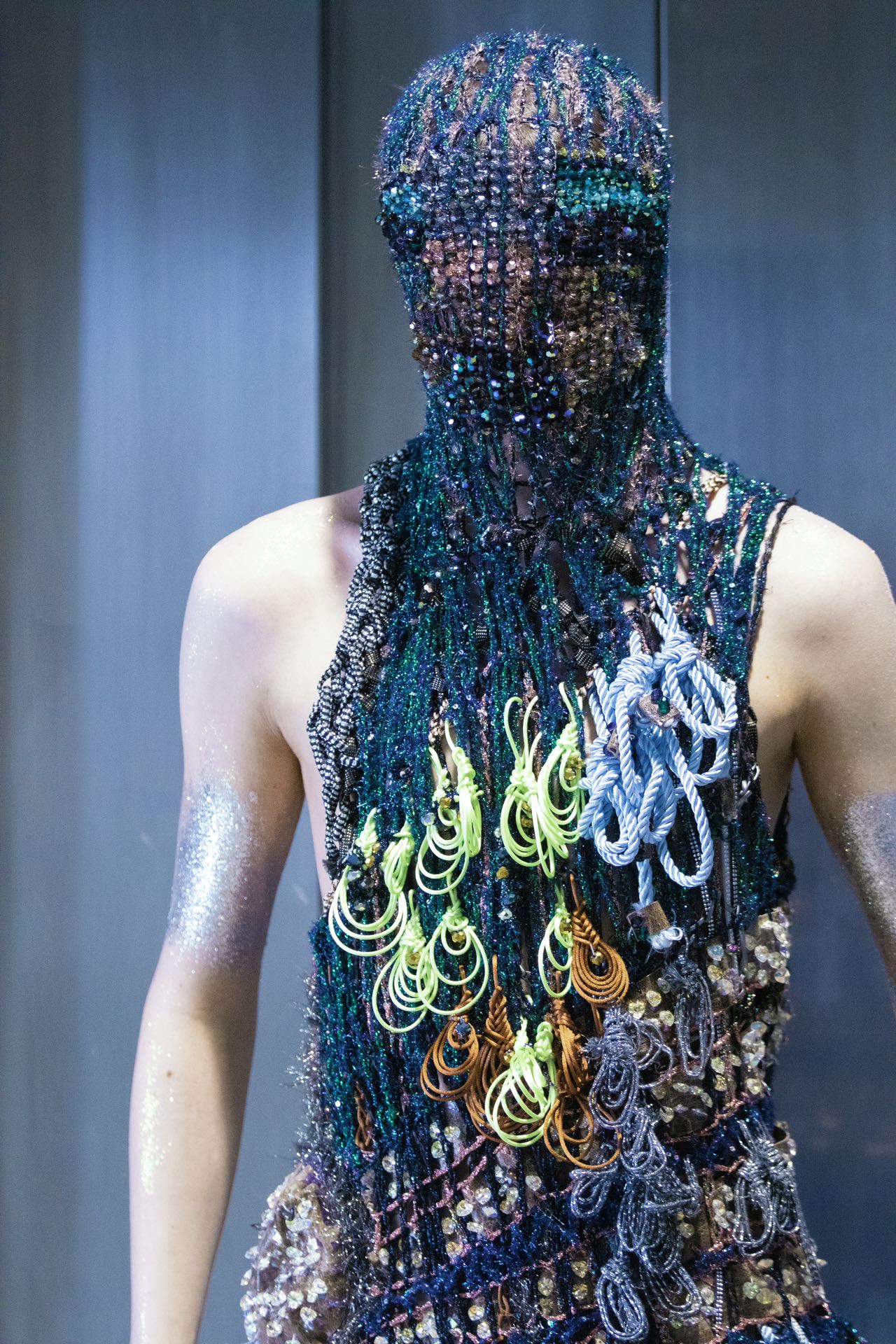Look 6: Masked Reclaimer / 面网回收者