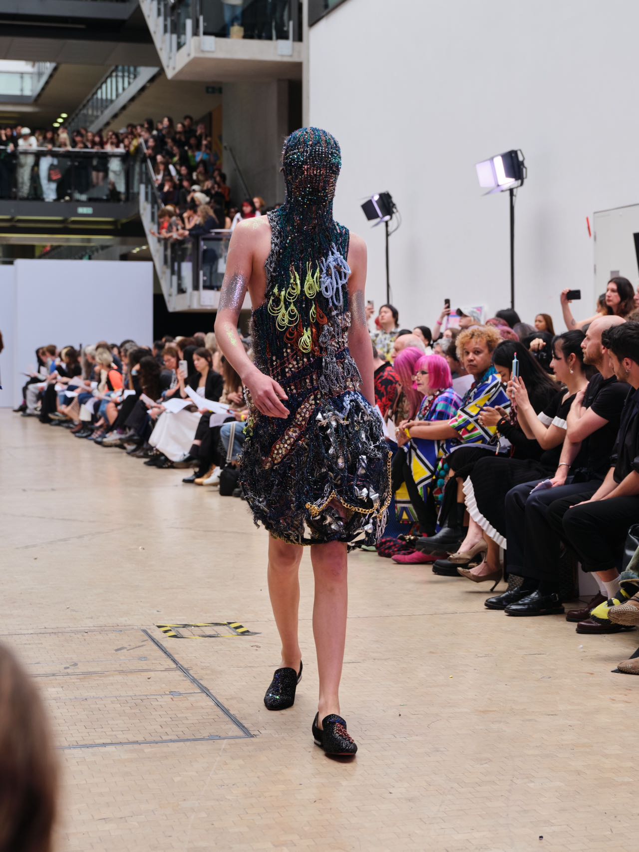 Look 6: Masked Reclaimer / 面网回收者