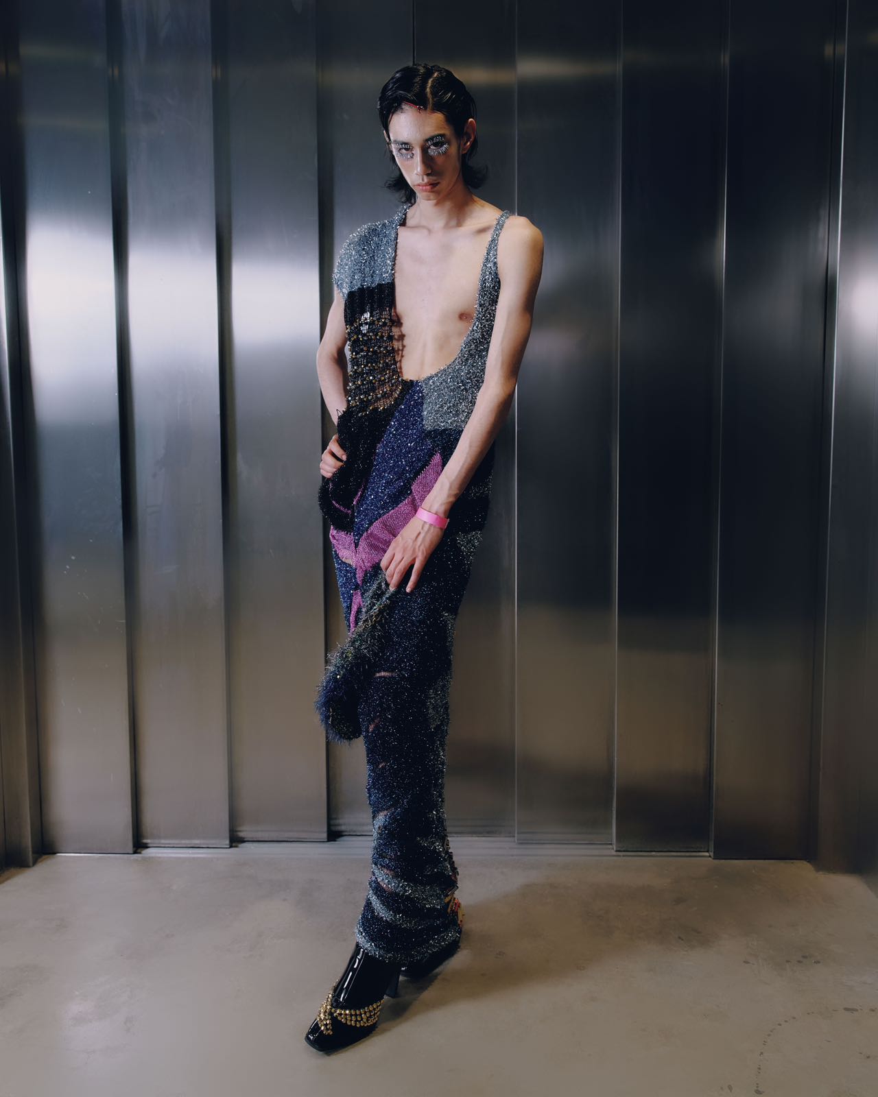 Look 3: Signal Seeker / 频闪猎者