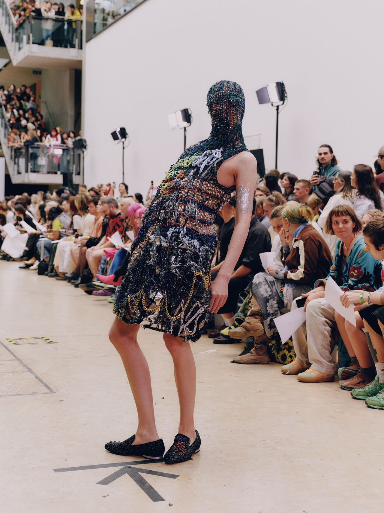 Look 6: Masked Reclaimer / 面网回收者