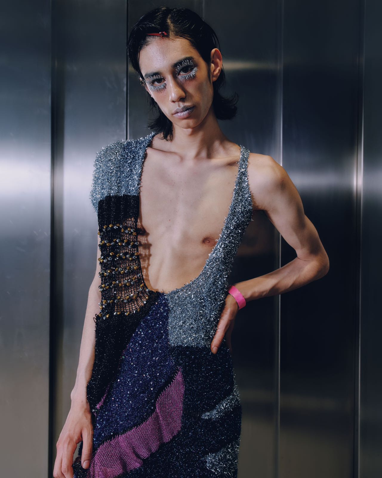 Look 3: Signal Seeker / 频闪猎者