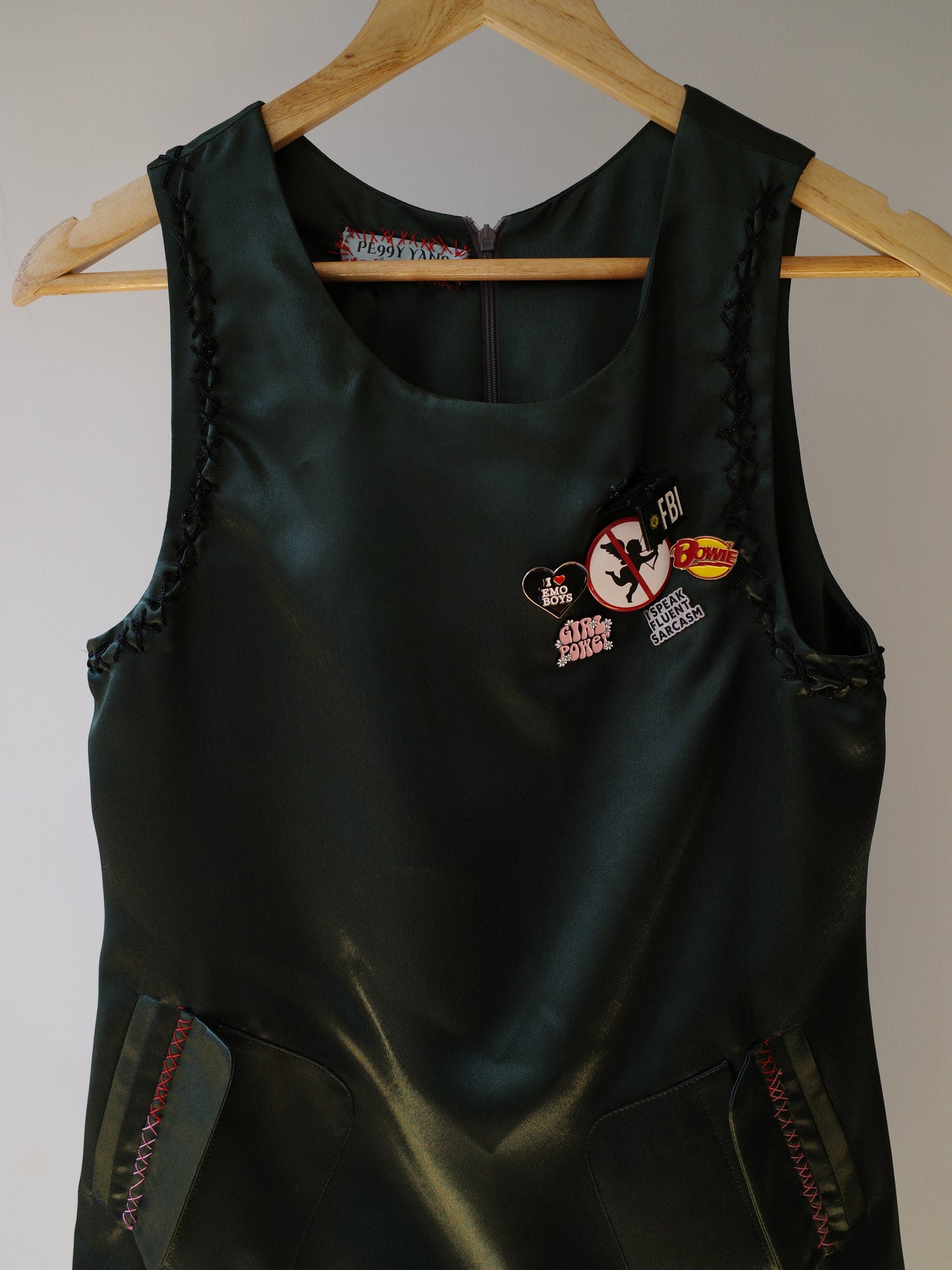 Faux Fur Panel Badge Dress 仿毛拼接徽章连衣裙