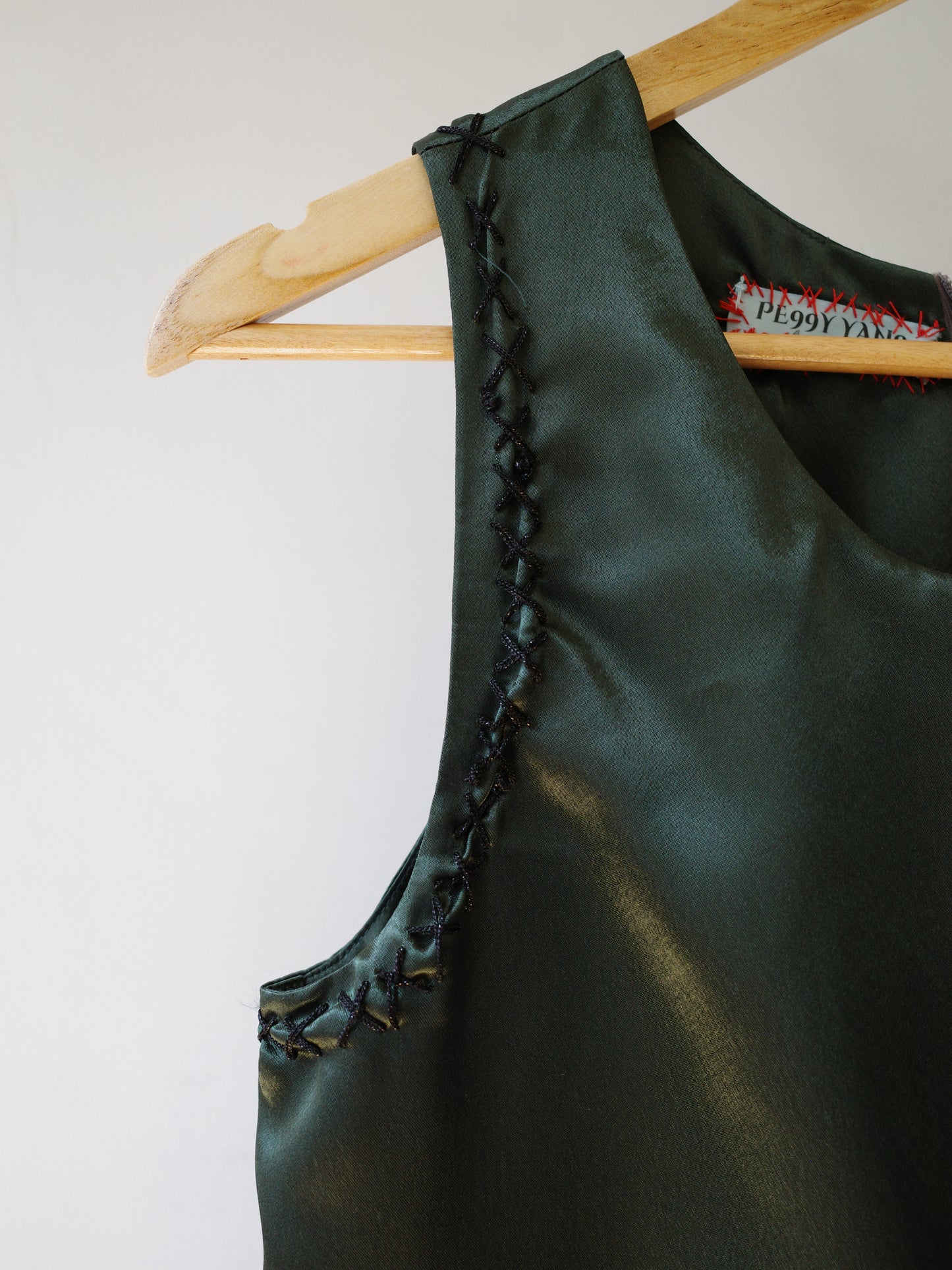 Faux Fur Panel Badge Dress 仿毛拼接徽章连衣裙