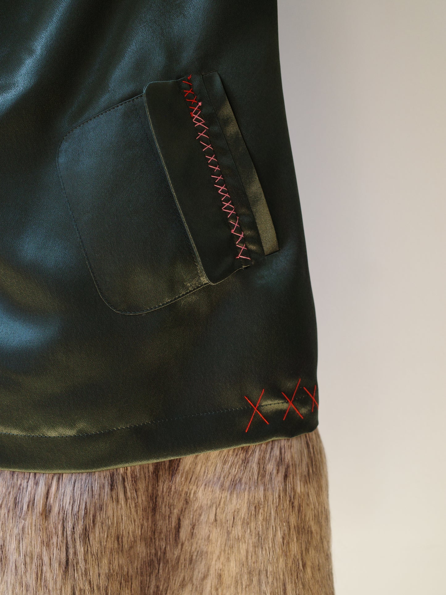 Faux Fur Panel Badge Dress 仿毛拼接徽章连衣裙