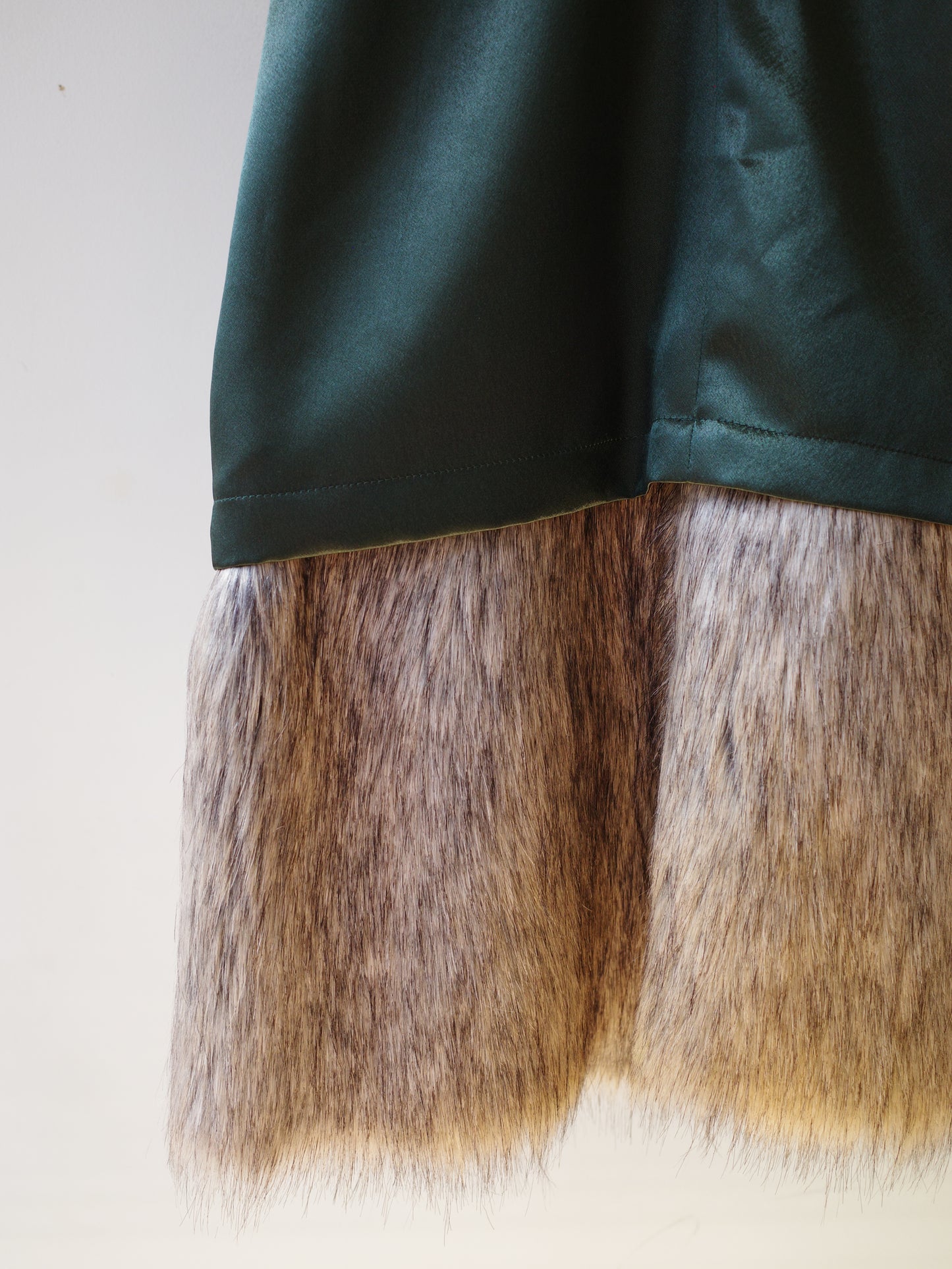 Faux Fur Panel Badge Dress 仿毛拼接徽章连衣裙