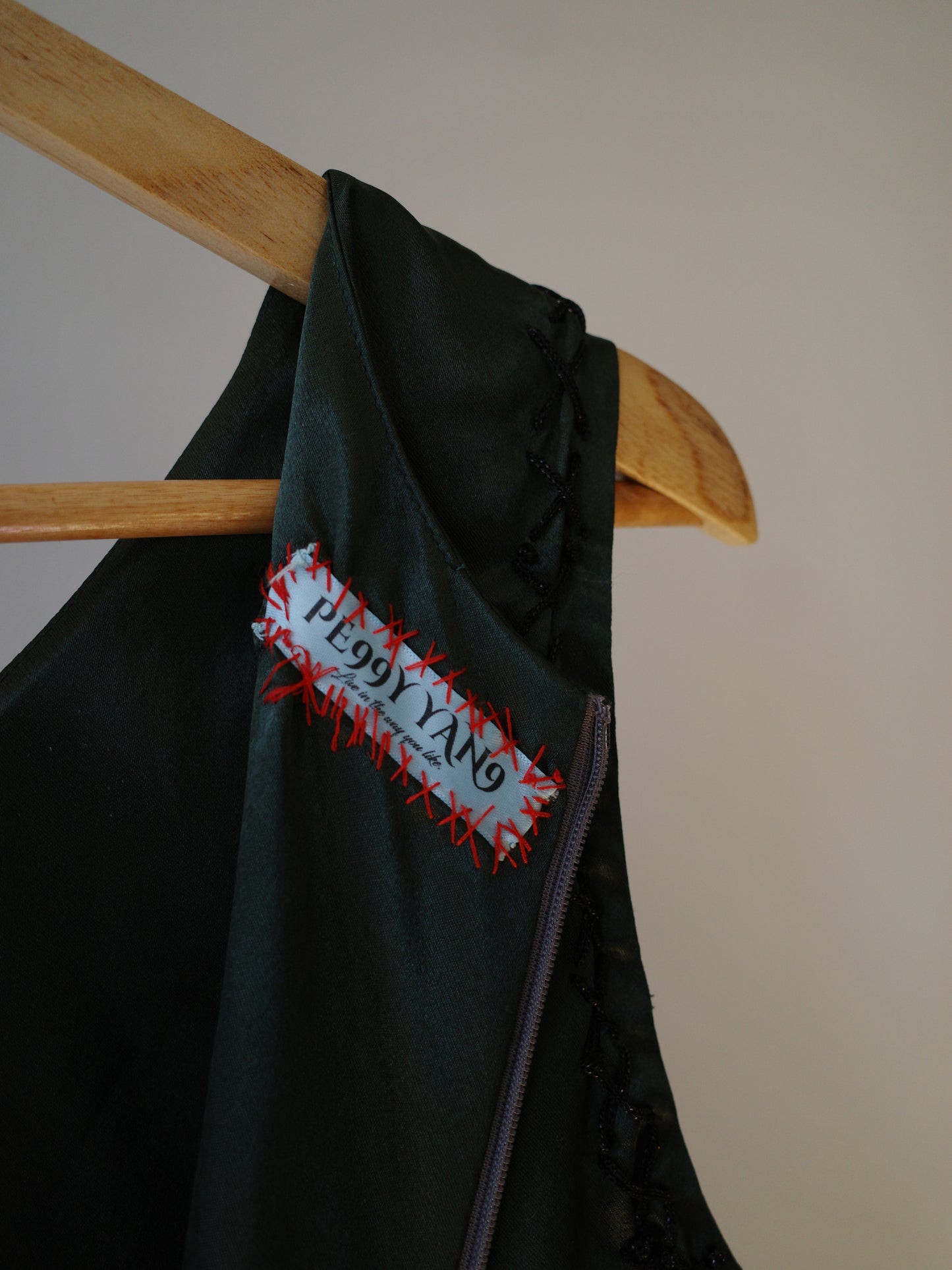 Faux Fur Panel Badge Dress 仿毛拼接徽章连衣裙