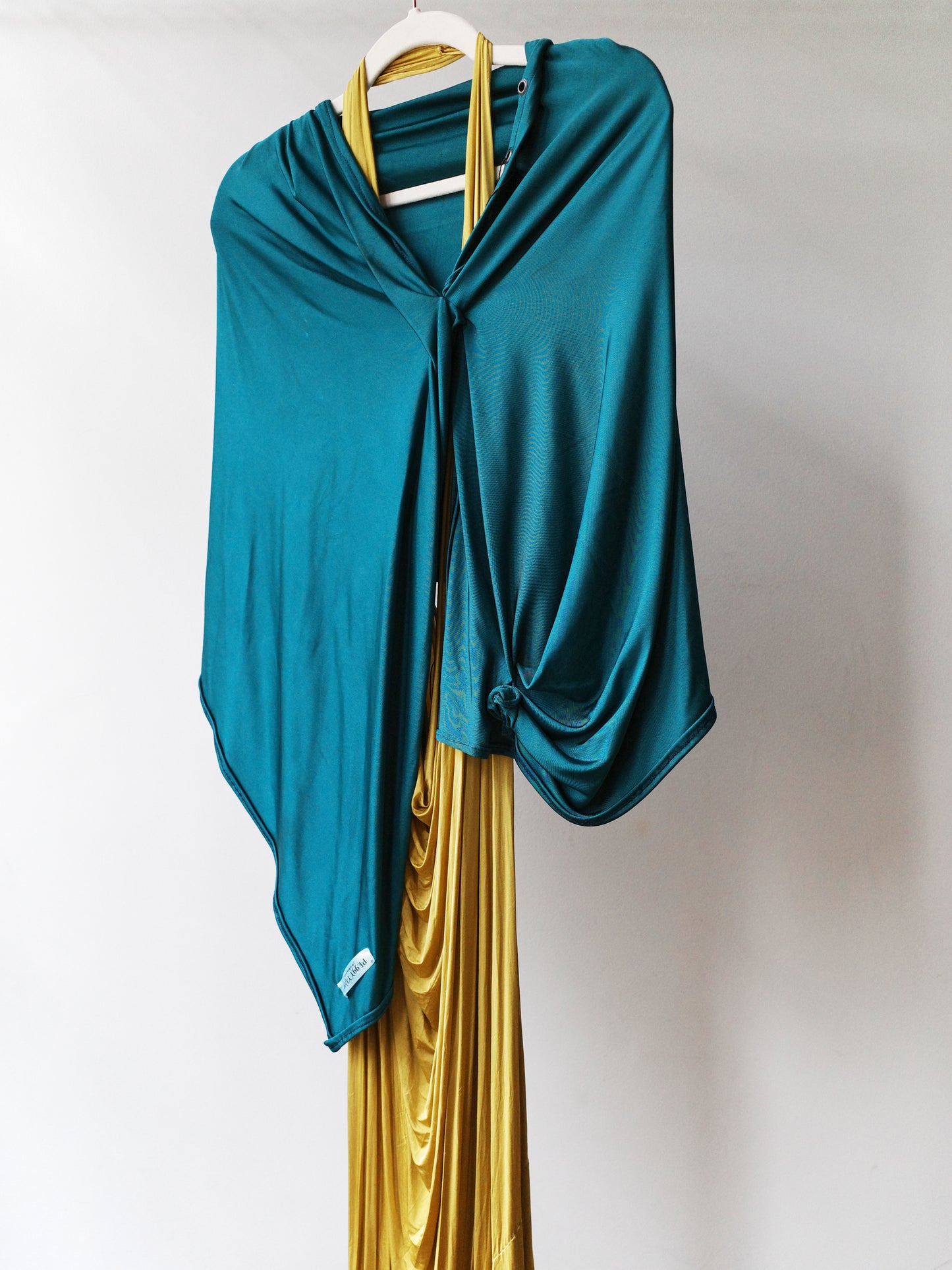 Gold Draped Silk Jersey Dress & Metallic-Edged Hooded Cape Set 金色垂坠丝绸连衣裙+金属边丝绸兜帽斗篷套装