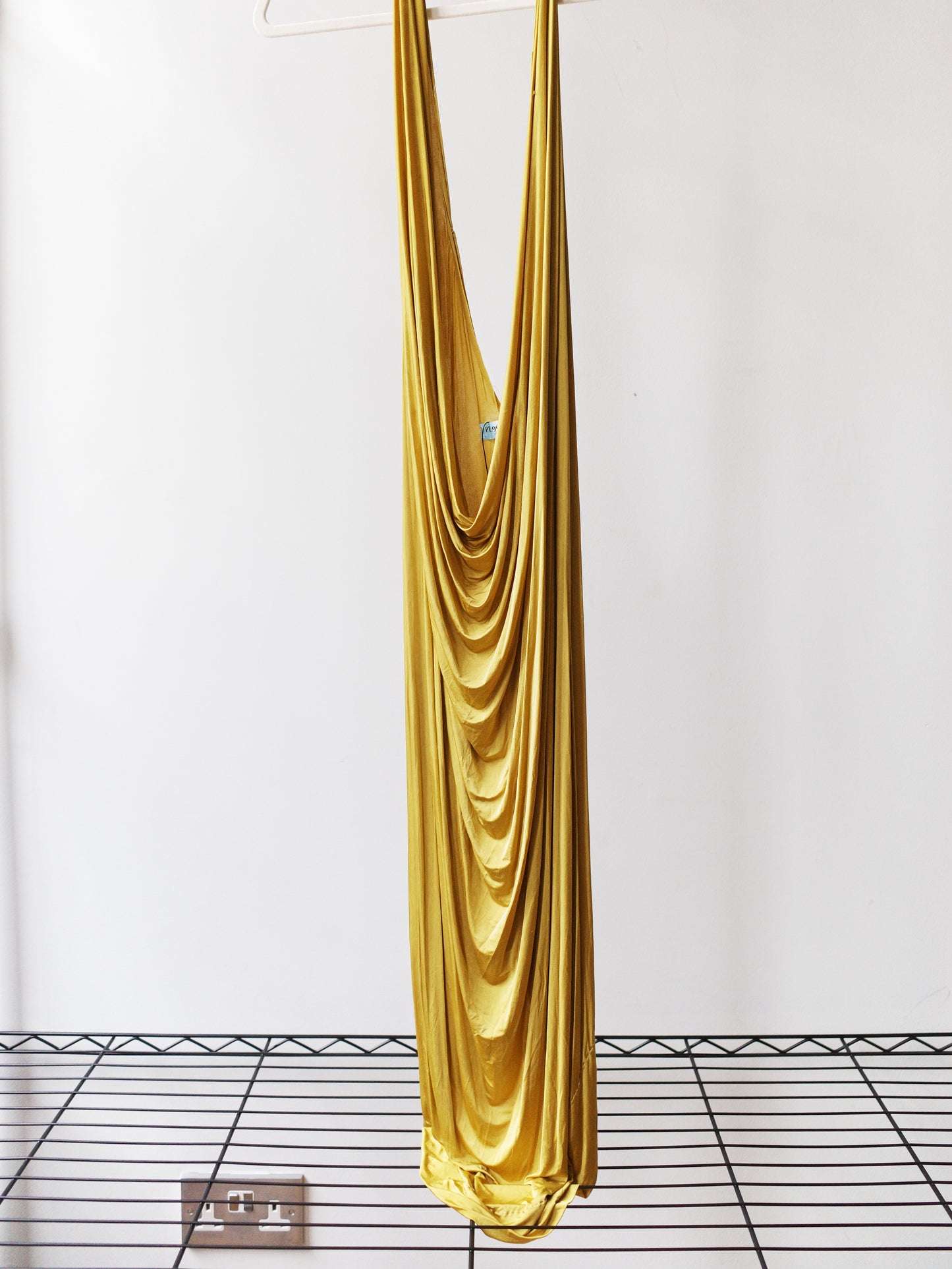 Gold Draped Silk Jersey Dress & Metallic-Edged Hooded Cape Set 金色垂坠丝绸连衣裙+金属边丝绸兜帽斗篷套装