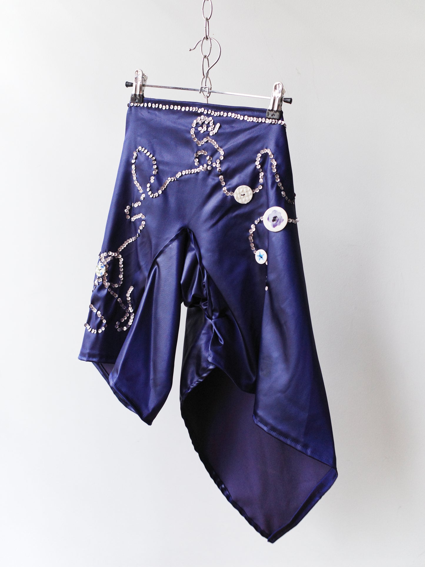 Embroidered Sequin & Ceramic Button Asymmetric Shorts 手工刺绣亮片陶瓷扣不规则短裤