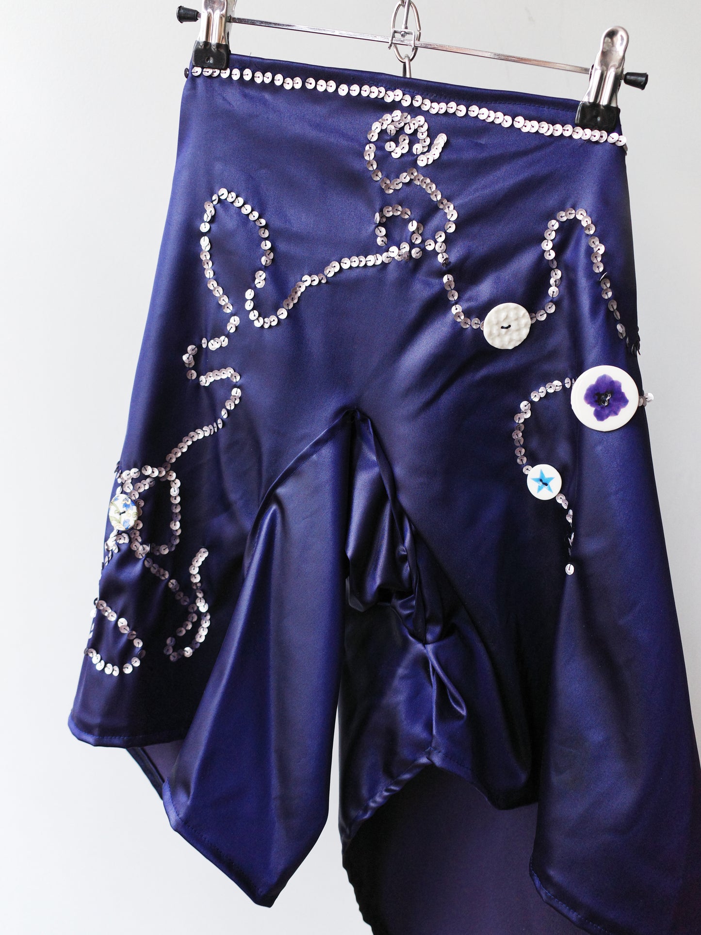 Embroidered Sequin & Ceramic Button Asymmetric Shorts 手工刺绣亮片陶瓷扣不规则短裤