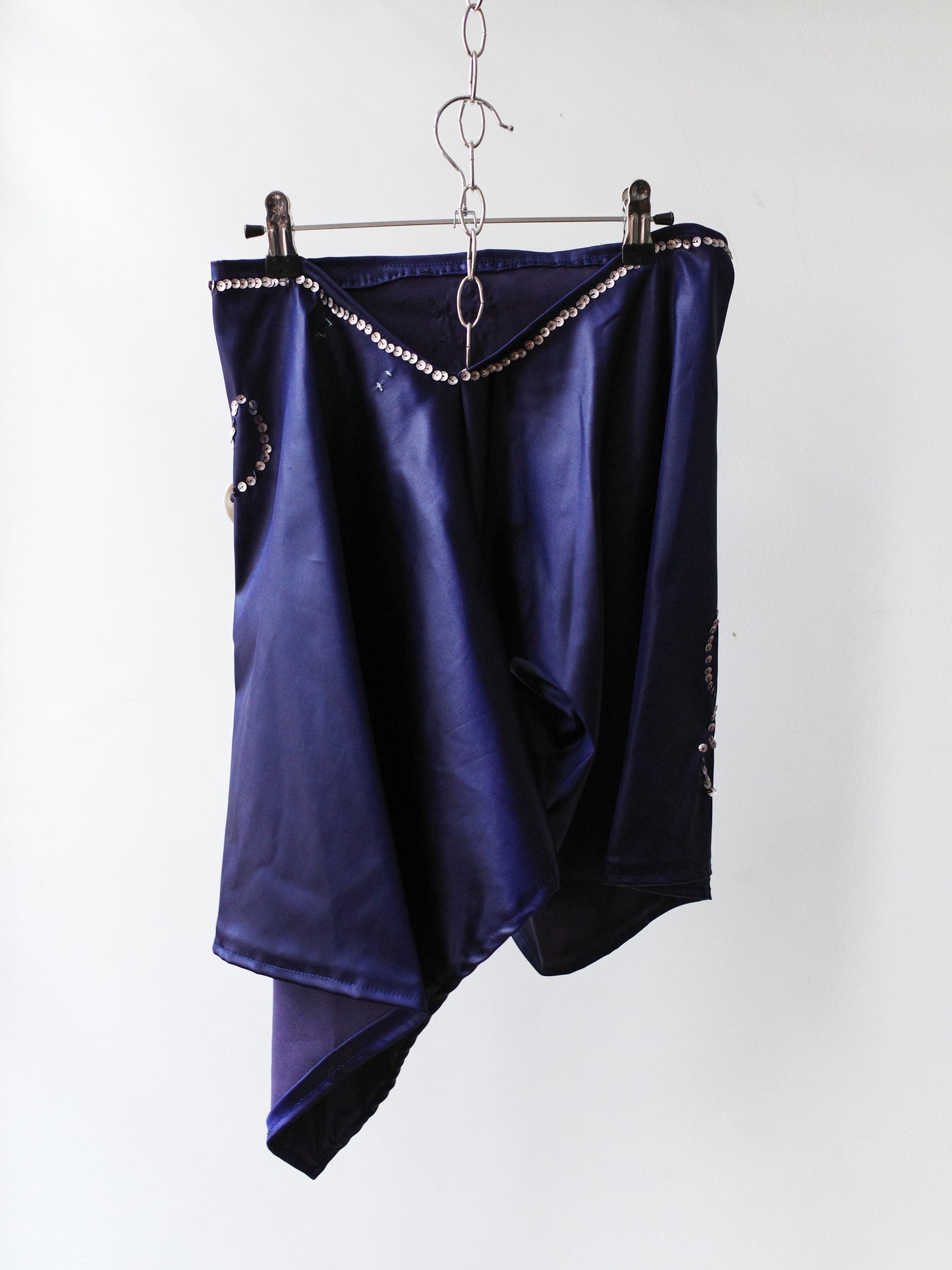 Embroidered Sequin & Ceramic Button Asymmetric Shorts 手工刺绣亮片陶瓷扣不规则短裤