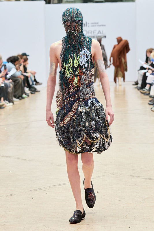 Look 6: Masked Reclaimer / 面网回收者