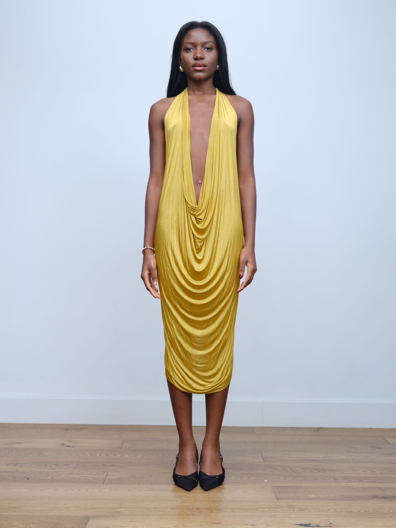 Gold Draped Silk Jersey Dress & Metallic-Edged Hooded Cape Set 金色垂坠丝绸连衣裙＋金属边丝绸兜帽斗篷套装