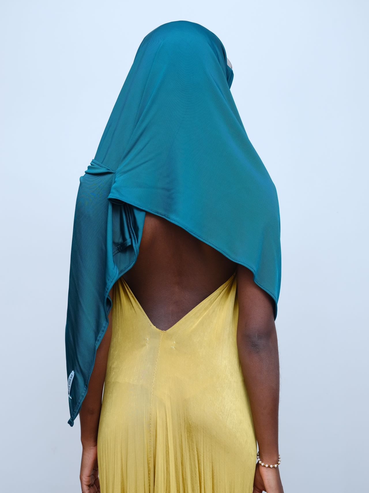 Gold Draped Silk Jersey Dress & Metallic-Edged Hooded Cape Set 金色垂坠丝绸连衣裙＋金属边丝绸兜帽斗篷套装