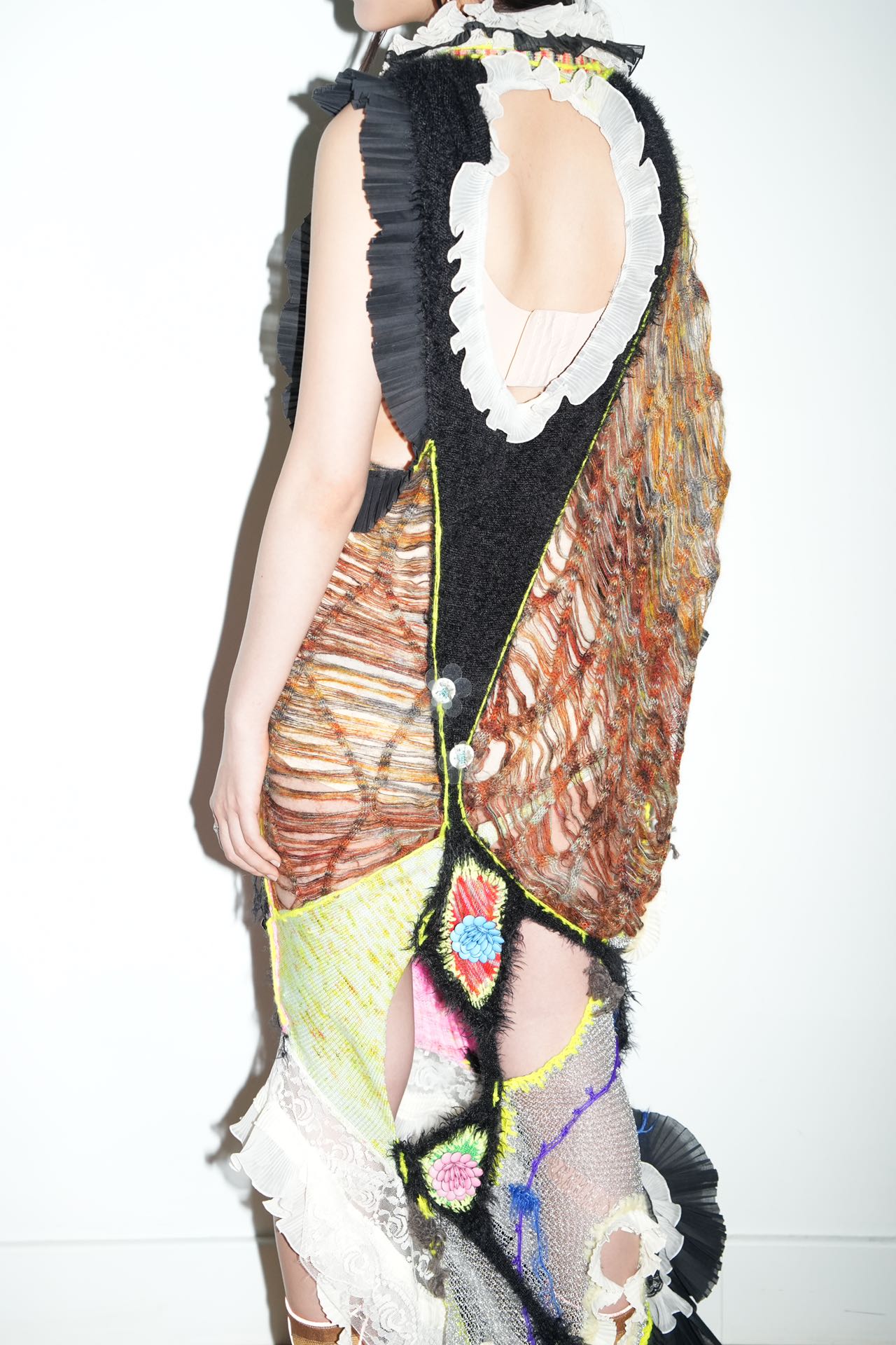 Hand-Knitted Multicolor Ruffles Dress 手工针织多色花边雕塑连衣裙